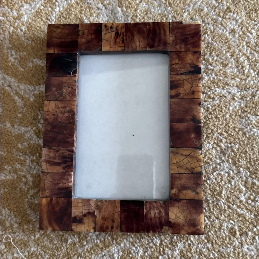 Pottery Barn Mother of Pearl 4x6 frame